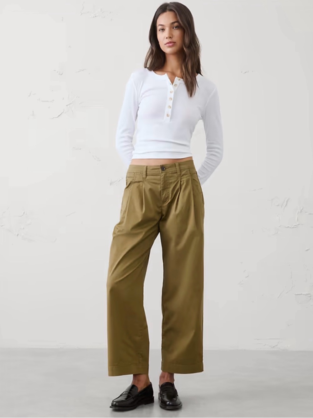 ISO: Banana Republic Factory Straight Mid-Rise Twill Pleated Pant